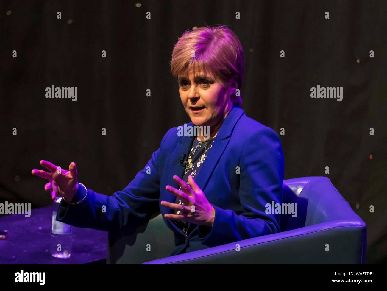 Edinburgh, Ecosse, Royaume-Uni. 20e Août, 2019. Premier Ministre de l'Ecosse, Nicola Sturgeon, est interviewé par Matt Forde au Edinburgh Fringe Festival. Au cours de l'heure longue entrevue, le FM a déclaré que si le Royaume-Uni s'est écrasé en dehors de l'UE avec l'absence d'accord qu'il Jeremy Corbyn assumer une partie du blâme. Credit : Riche de Dyson/Alamy Live News Banque D'Images