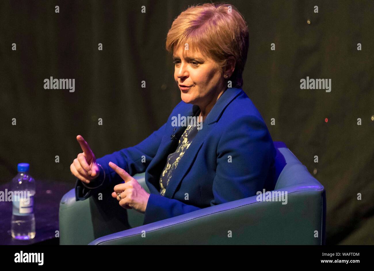 Edinburgh, Ecosse, Royaume-Uni. 20e Août, 2019. Premier Ministre de l'Ecosse, Nicola Sturgeon, est interviewé par Matt Forde au Edinburgh Fringe Festival. Au cours de l'heure longue entrevue, le FM a déclaré que si le Royaume-Uni s'est écrasé en dehors de l'UE avec l'absence d'accord qu'il Jeremy Corbyn assumer une partie du blâme. Credit : Riche de Dyson/Alamy Live News Banque D'Images