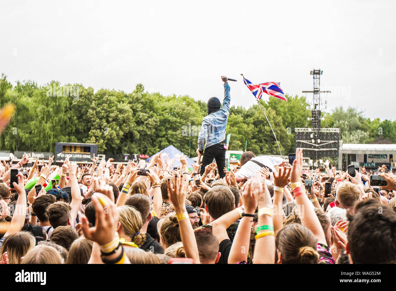 Budapest, Hongrie. Août 13, 2019. Frank Carter & la sonnette sont un groupe de punk rock anglais formé en 2015 par l'ancien gibet et amour pur frontman Frank Carter.Le groupe est formé par Frank Carter, Doyen Richardson, Tom 'tank' Barclay, Gareth Grover. Le groupe a ouvert le dernier jour du festival Sziget 2019 avant le spectacle de Foo Fighters. (Photo de Luigi Rizzo/Pacific Press) Credit : Pacific Press Agency/Alamy Live News Banque D'Images