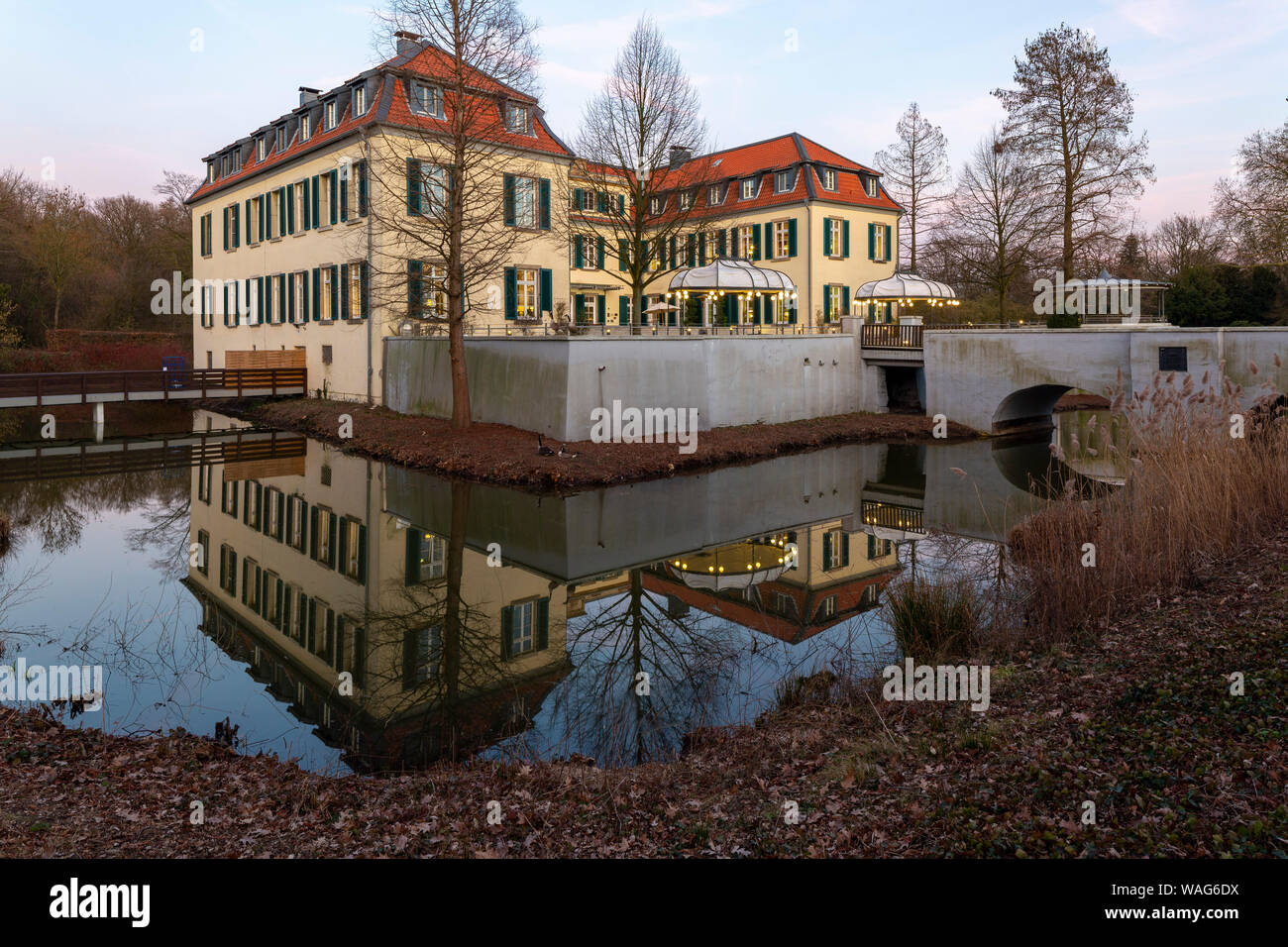 En 2010, soir, soir, crépuscule, admission lumière du soir, soir de l'humeur, l'architecture, de l'extérieur, l'enregistrement sur le terrain, bâtiment, baroque, montagnes, bri Banque D'Images