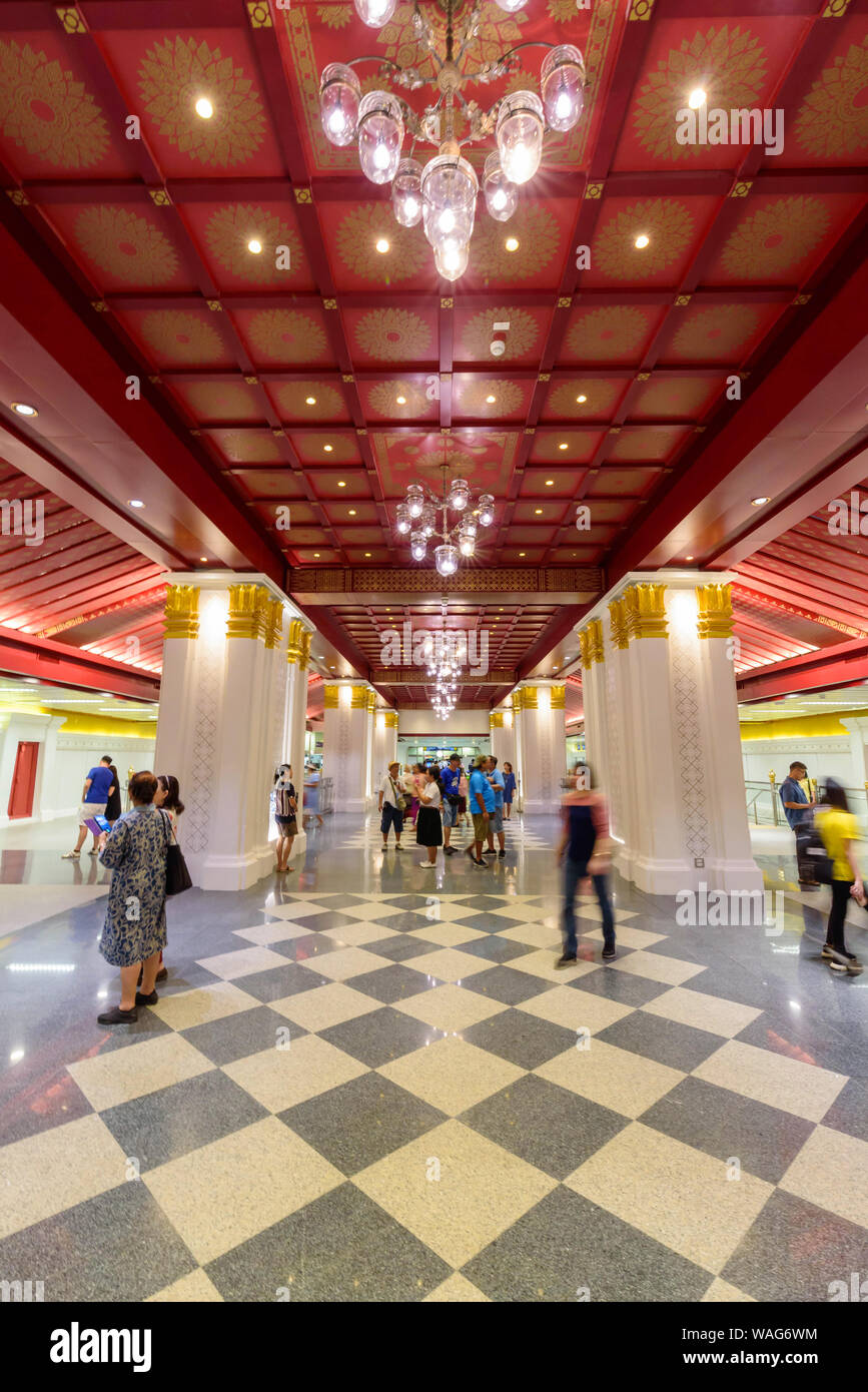 Bangkok , Thaïlande - 16 août, 2019 : Belle architecture design intérieur de style thaï, Sanamchai gare de train MRT Banque D'Images