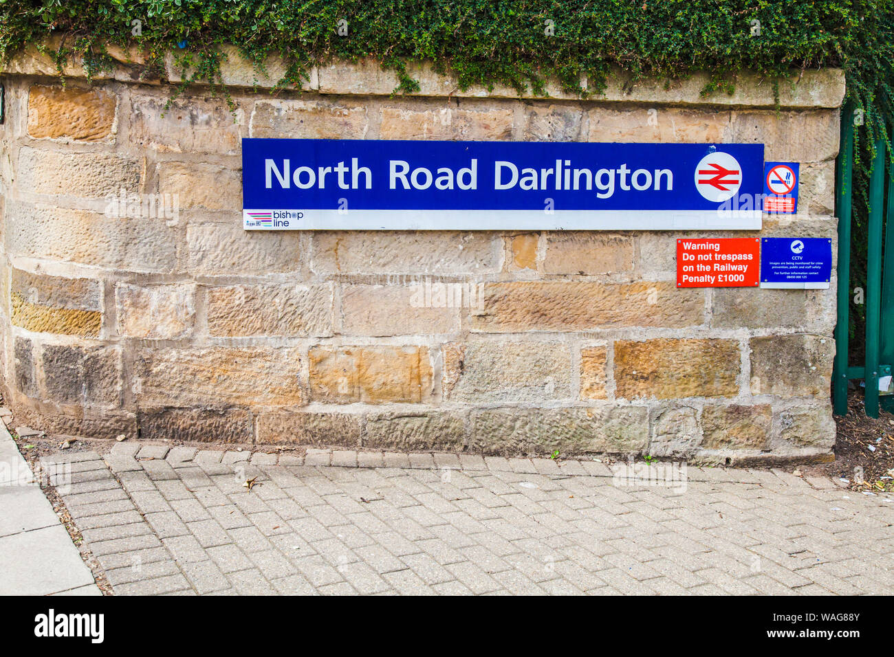 Un signe pour les Britanniques à la gare routière du Nord à Darlington,Angleterre,UK Banque D'Images