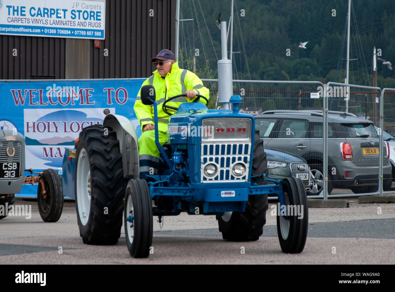 Tracteur Bleu Et Gris Banque De Photographies Et D Images A Haute Resolution Alamy