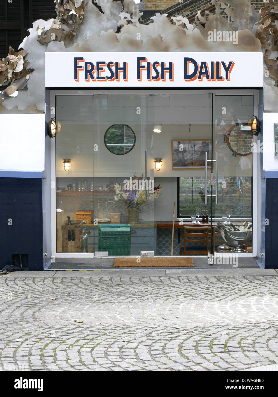 La grande-duchesse à Paddington Londres est amarré en permanence la coquille restaurant Banque D'Images