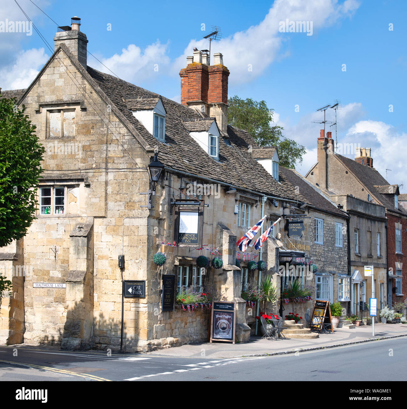 Encoignure inn le long de la rue Gloucester dans l'ancienne ville anglo-saxon de Winchcombe, Cotswolds, Gloucestershire, Angleterre Banque D'Images