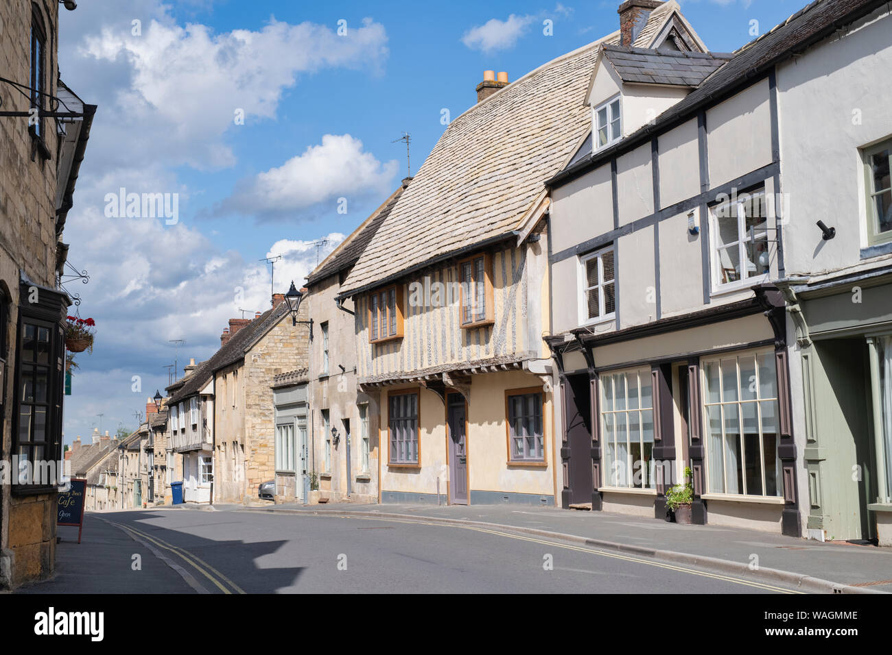 Les bâtiments en pierre de Cotswold le long de Hailes Street, Cheltenham, Gloucestershire, Angleterre Banque D'Images