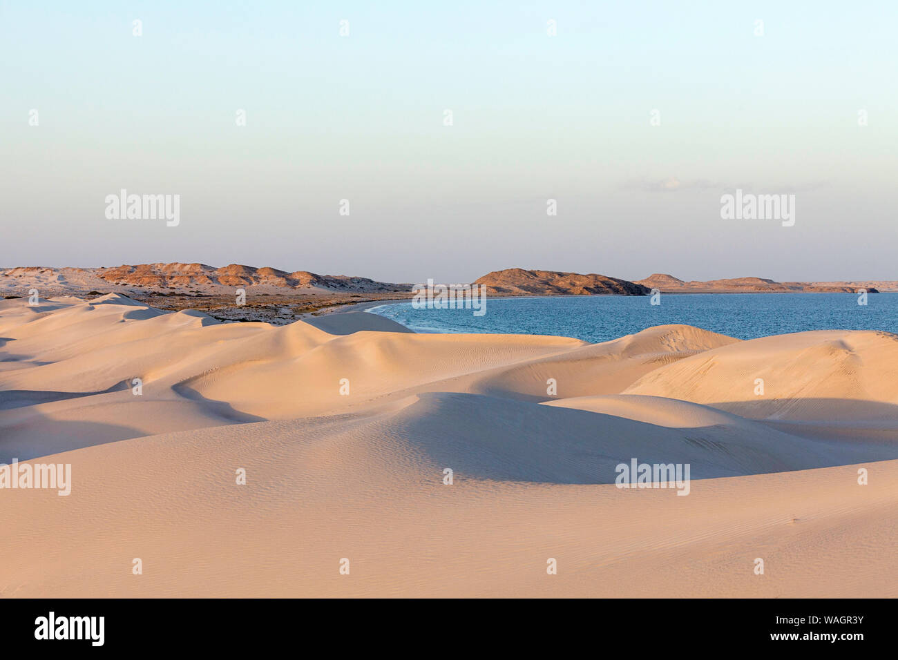 Dunes blanches le long de la côte, Al Khaluf, Oman, Middle East Banque D'Images