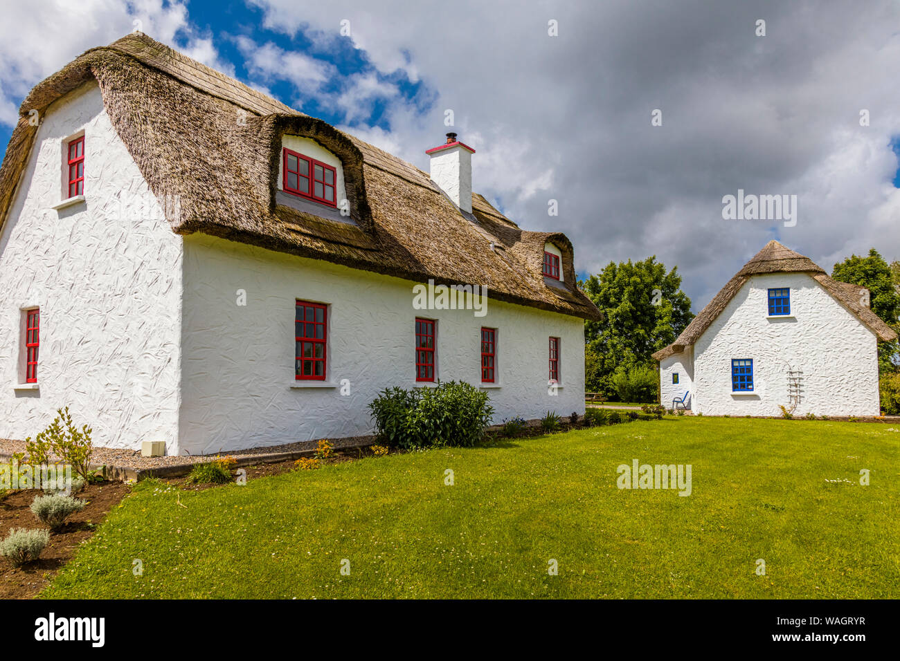 Toit de chaume chalets à Kinvara dans le comté de Galway Irlande Banque D'Images