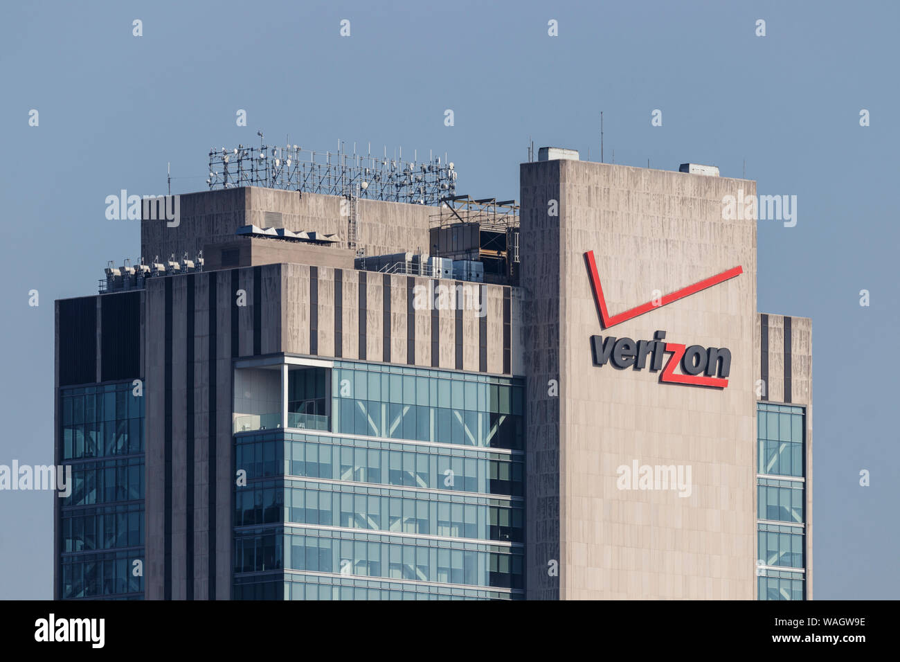 New York - Circa 2019 Août : le bâtiment Verizon à 375 Pearl Street. Verizon est dans une course pour amener les réseaux cellulaires 5G sur le marché VI Banque D'Images