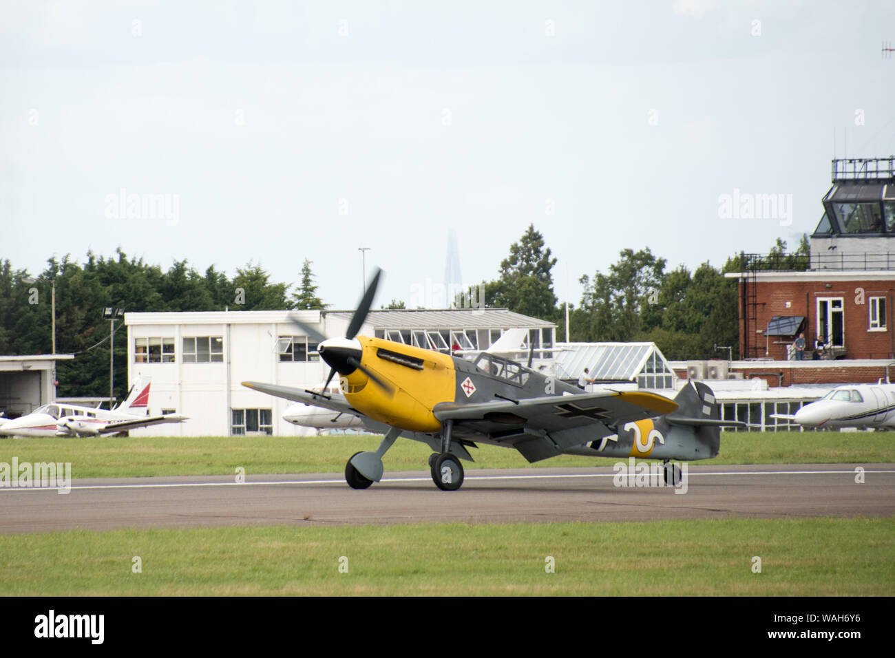 Hispano Aviación HA-1112 autrement connu comme Buchon / Sharp sur air show afficher Banque D'Images