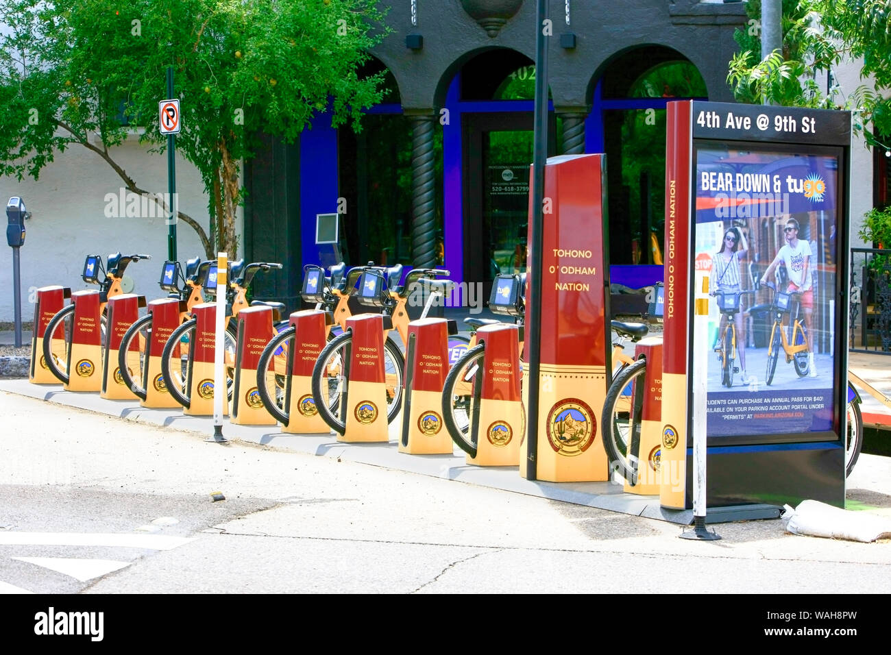 Location de vélos gare à la 4e Avenue et 9e Rue, la promotion de la nation Tohono O'Odham Indian Nation au centre-ville de Tucson AZ Banque D'Images