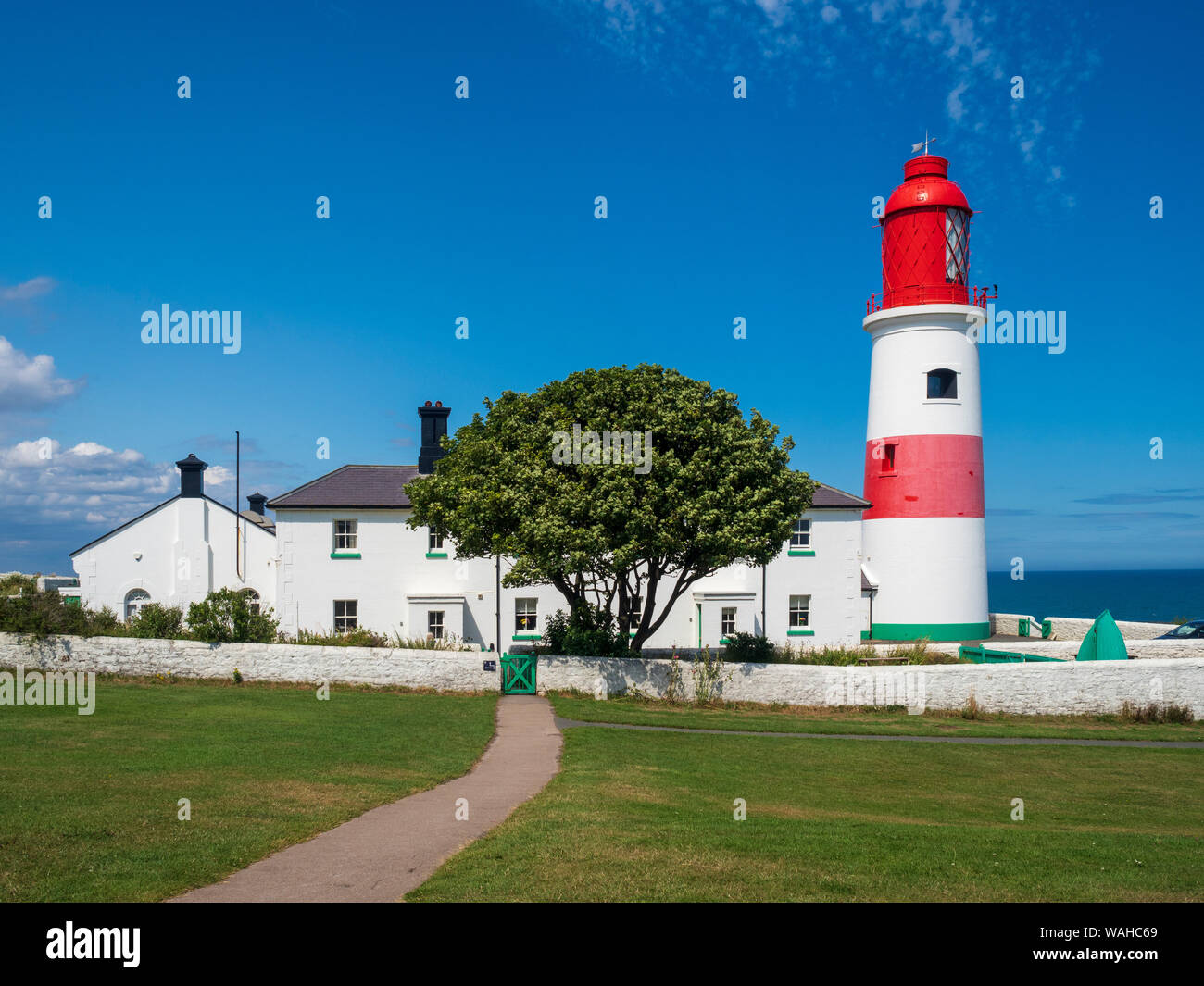 Souter Phare dans le village de Marsden, South Shields, Tyne & Wear, Royaume-Uni. Banque D'Images
