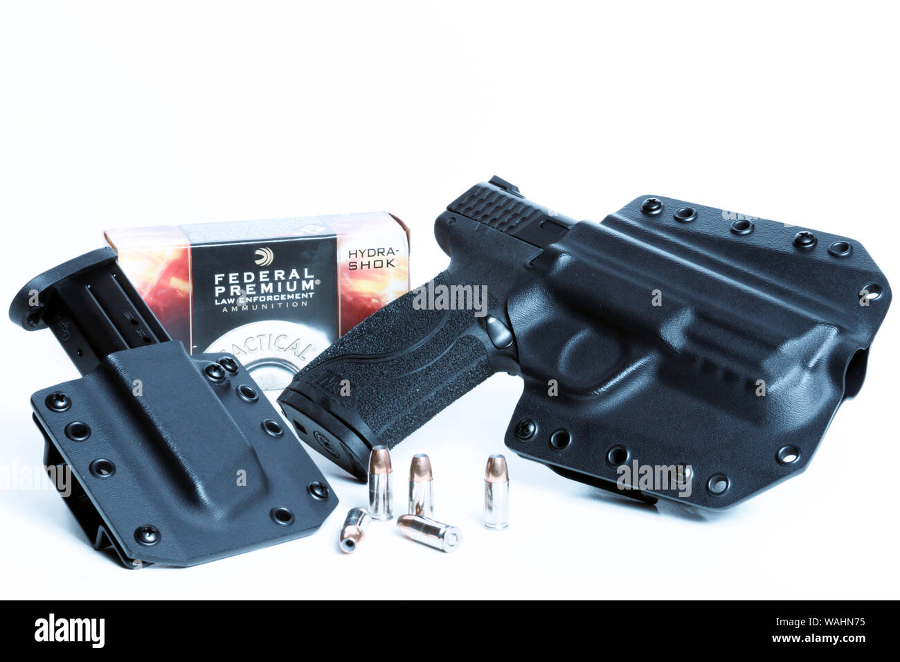 Smith et Wesson 9mm dans la dissimulation Bravo pour la protection de votre magazine et Hydra-Shok Extra fédérale Munitions Banque D'Images