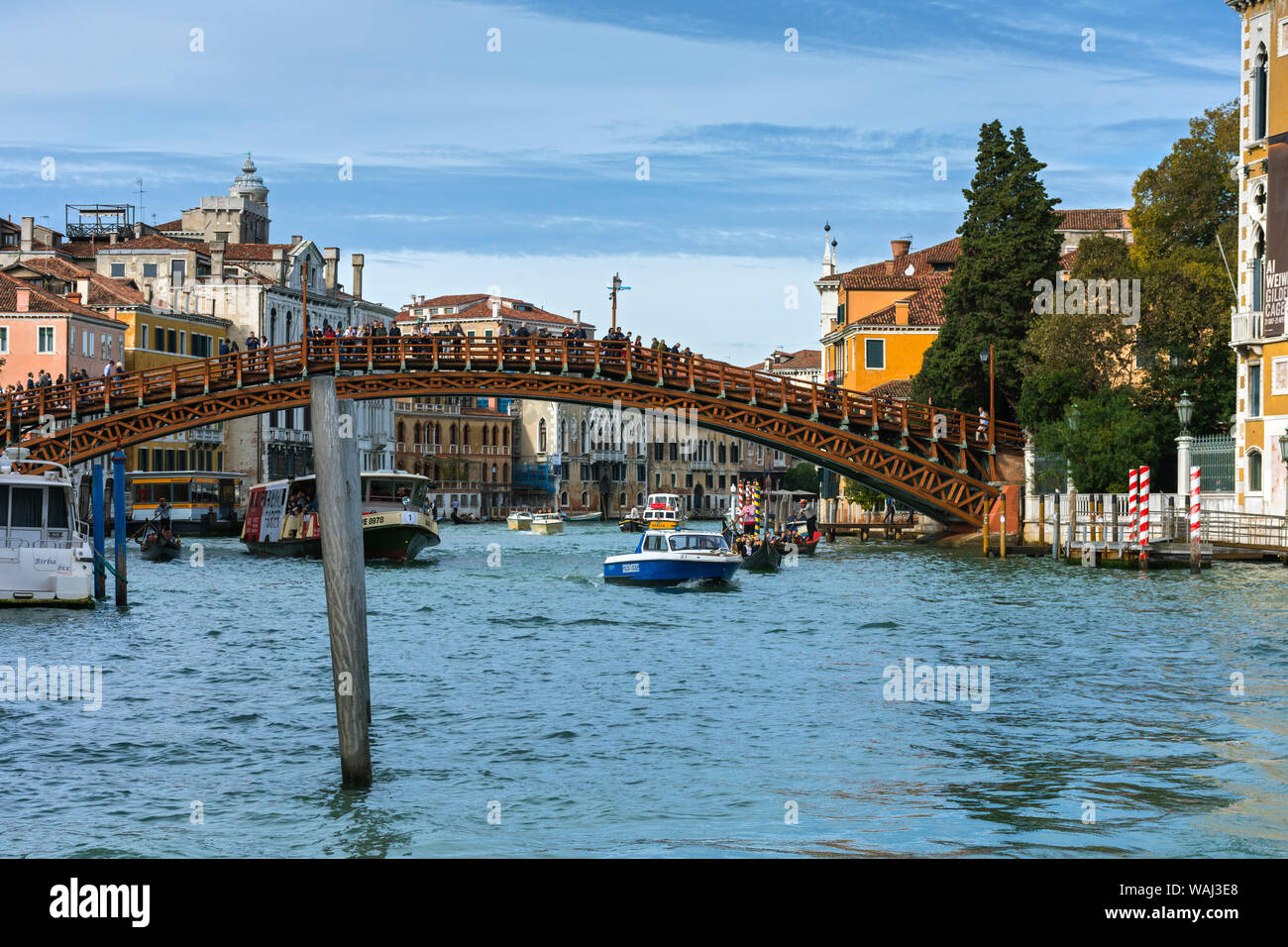 Le Ponte dell'Accademia pont sur le Grand Canal, à partir de la Campo San Vio, Venise, Italie Banque D'Images
