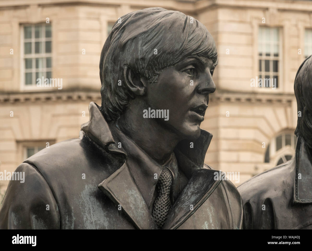 Statue de Paul McCartney à Pier Head, Liverpool par le sculpteur Andrew Edwards Banque D'Images