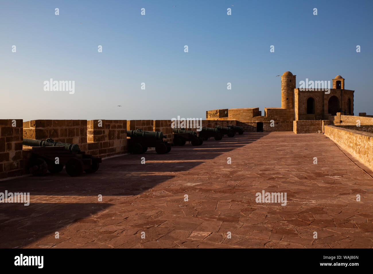 Essaouira, Maroc. Canons à remparts de la forteresse d'Essaouira Banque D'Images