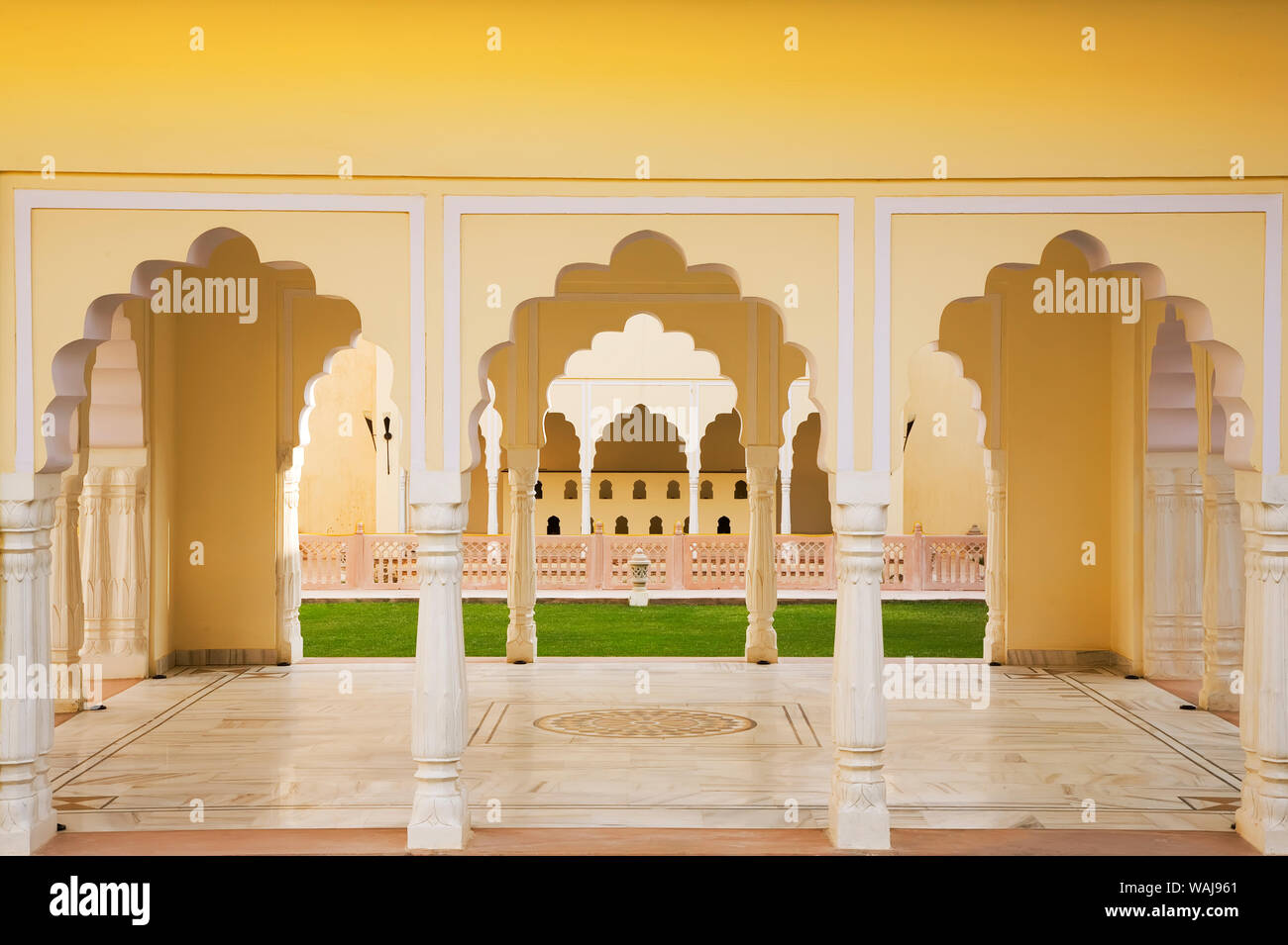 L'Inde, le Rajasthan. Intérieur du bâtiment avec de nombreuses arches. En tant que crédit : Jim Nilsen / Jaynes Gallery / DanitaDelimont.com Banque D'Images