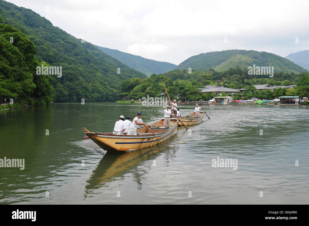 Bateau sur le fleuve Banque D'Images
