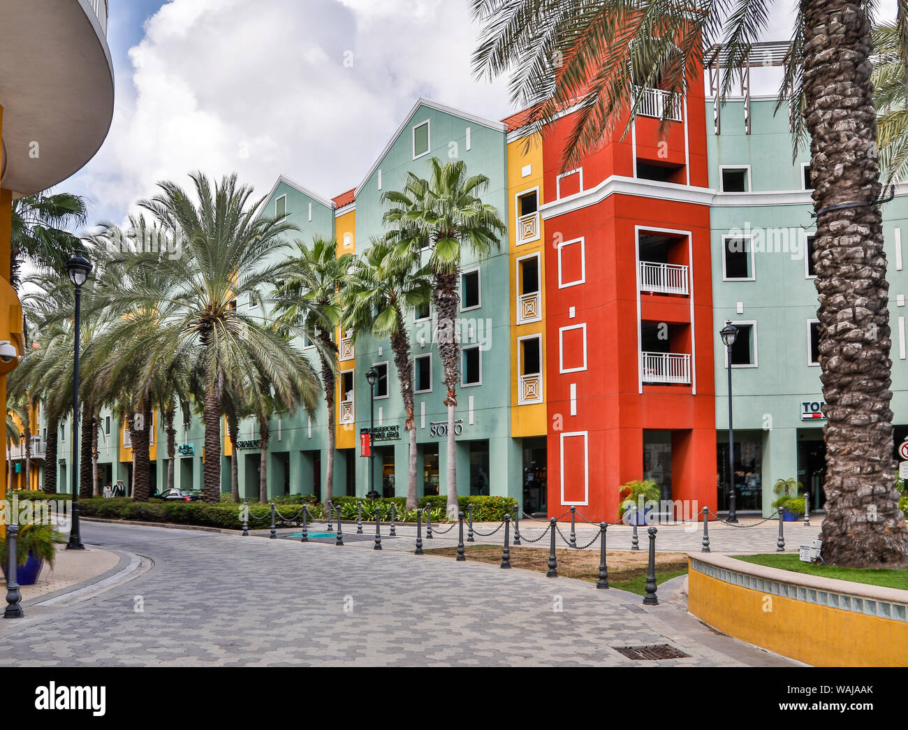Petites Antilles, Curacao, Willemstad. Colorful shopping district Banque D'Images