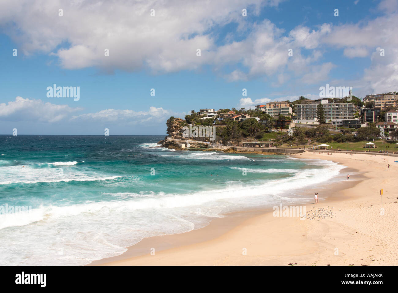 L'Australie, New South Wales, Sydney. Plages de l'Est, Bondi à Coogee promenade côtière. Bronte Beach sur jour de vent Banque D'Images