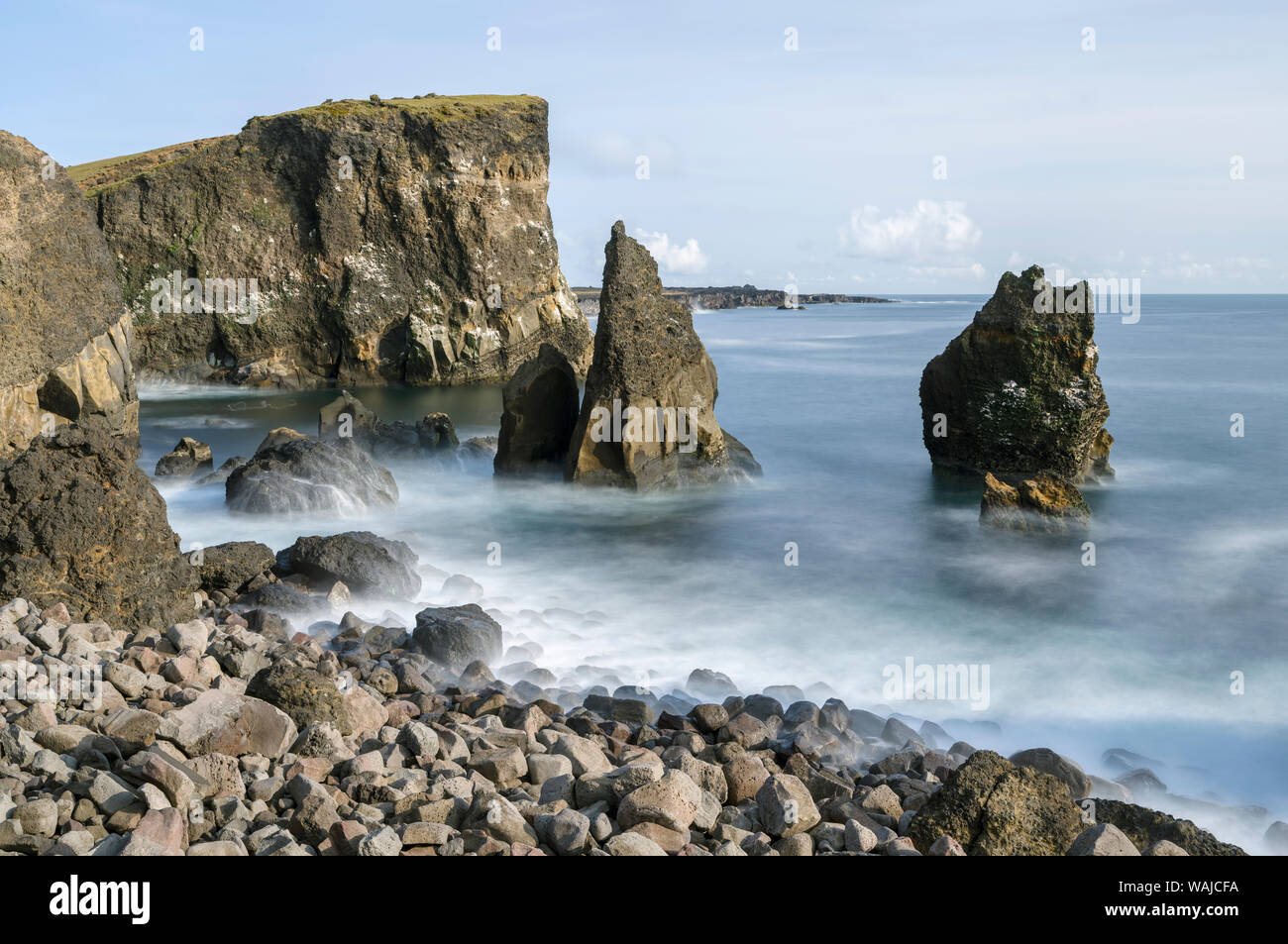 Paysage côtier au Valahnukur Reykjanesviti et sur la péninsule de Reykjanes. Banque D'Images