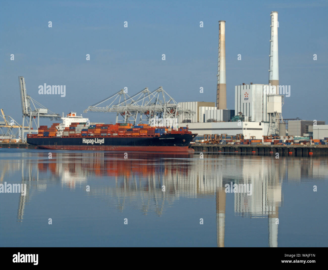 Porte-conteneurs, la combustion du charbon, Le Havre, France Banque D'Images