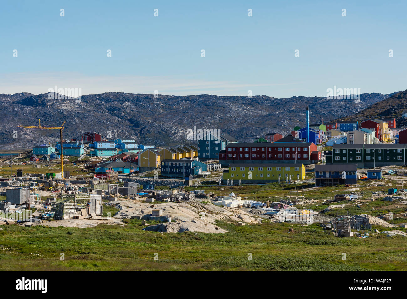 Le Groenland. Ilulissat. Dog Town et maisons au-delà. Banque D'Images