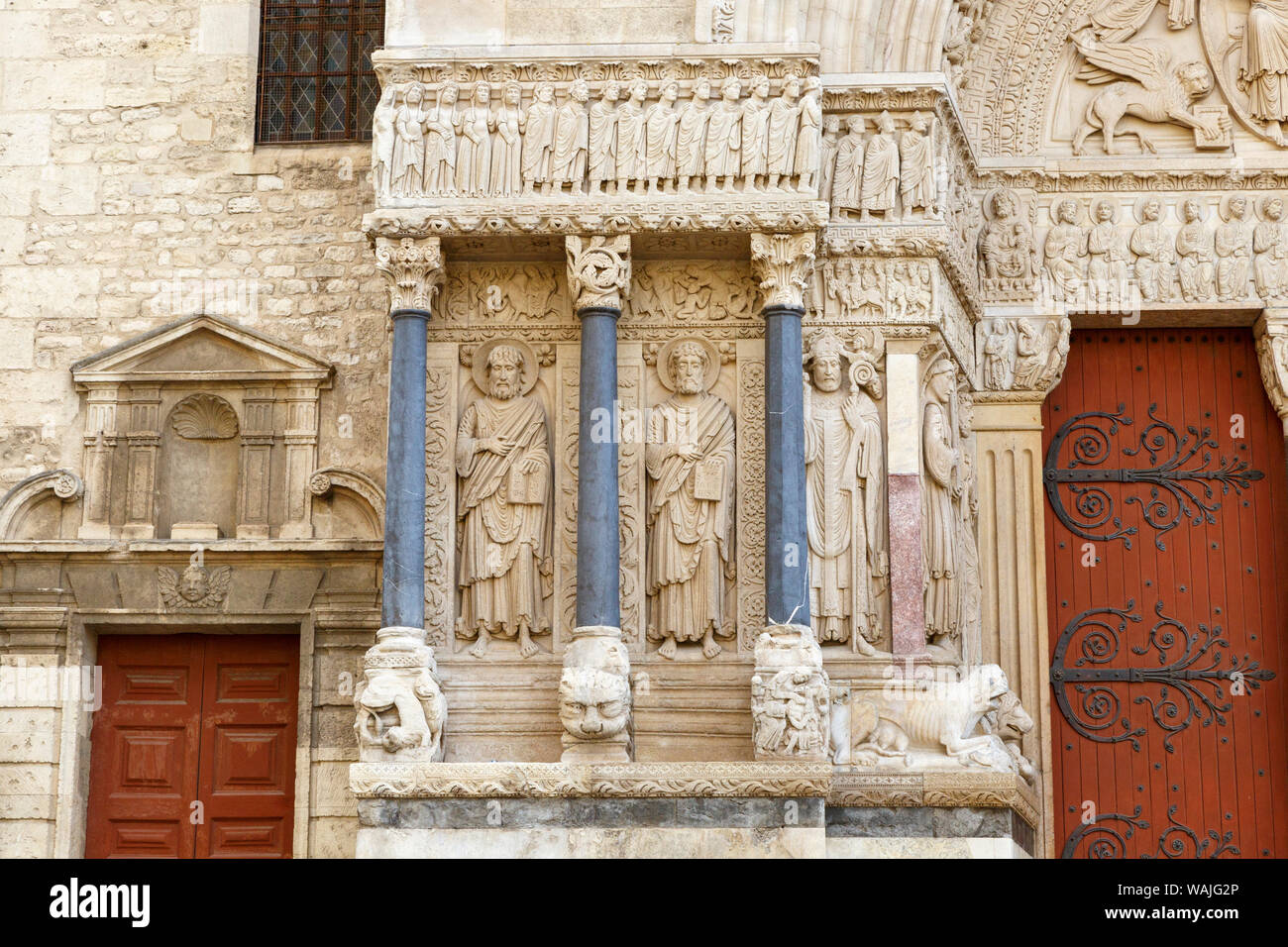 Eglise de Saint Trophime. L'architecture romane du 15ème siècle. Place de la République. Unesco World Heritage Site. Arles, Provence, France. Banque D'Images