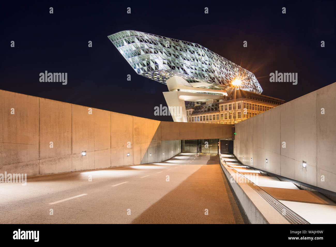 À Anvers le 20 juillet 2019. Maison Port Anvers au crépuscule. Zaha Hadid Architects ajouté un verre de poste à un poste de pompiers rénové. Avec un total de 12 800 s Banque D'Images