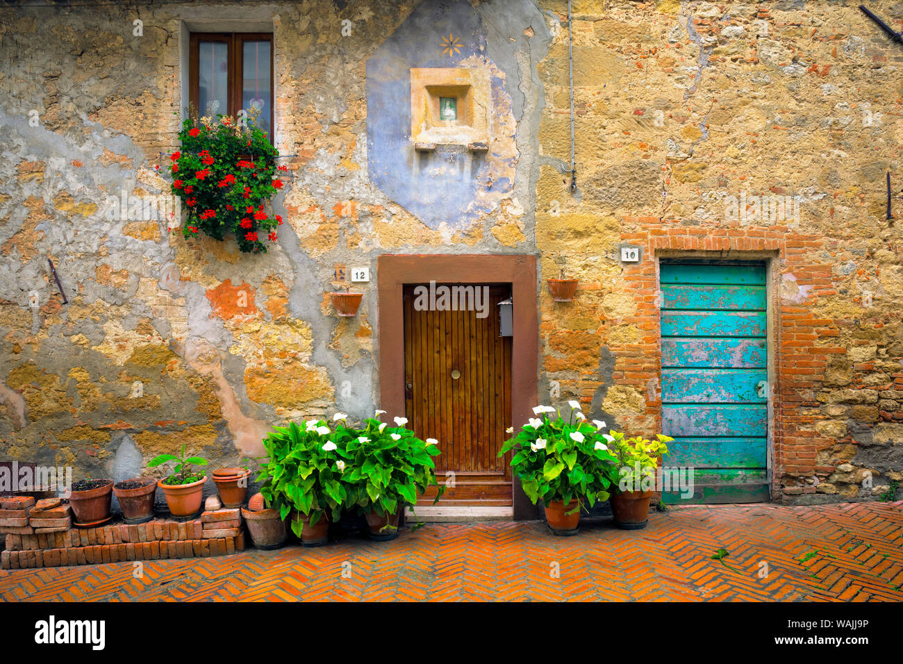 L'Italie, Pienza. Dans la vieille ville d'extérieur de maison. En tant que crédit : Jim Nilsen / Jaynes Gallery / DanitaDelimont.com Banque D'Images