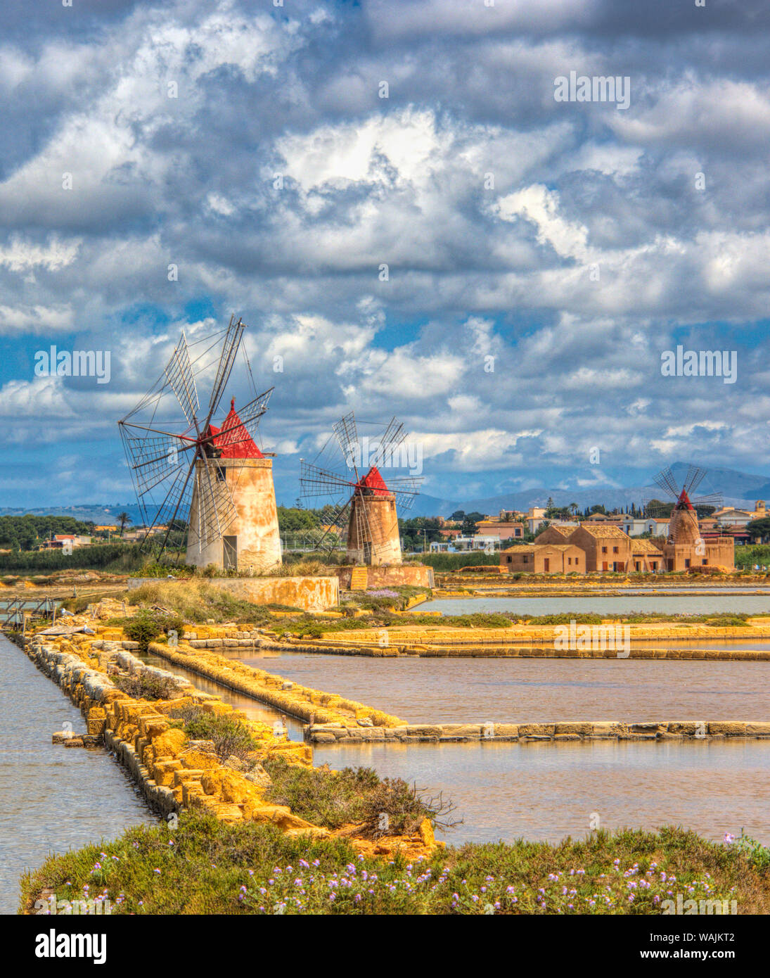 Italie, Sicile, Trapani. Les salines et les moulins à vent Banque D'Images