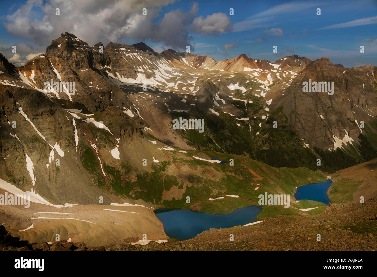 USA, Colorado, Sneffels Range. Montagne et lacs bleu sur matin de printemps. En tant que crédit : Don Grall / Jaynes Gallery / DanitaDelimont.com Banque D'Images