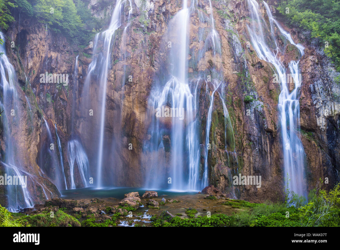 La Croatie, le parc national des Lacs de Plitvice. Scenic de cascade. En tant que crédit : Jim Nilsen / Jaynes Gallery / DanitaDelimont.com Banque D'Images