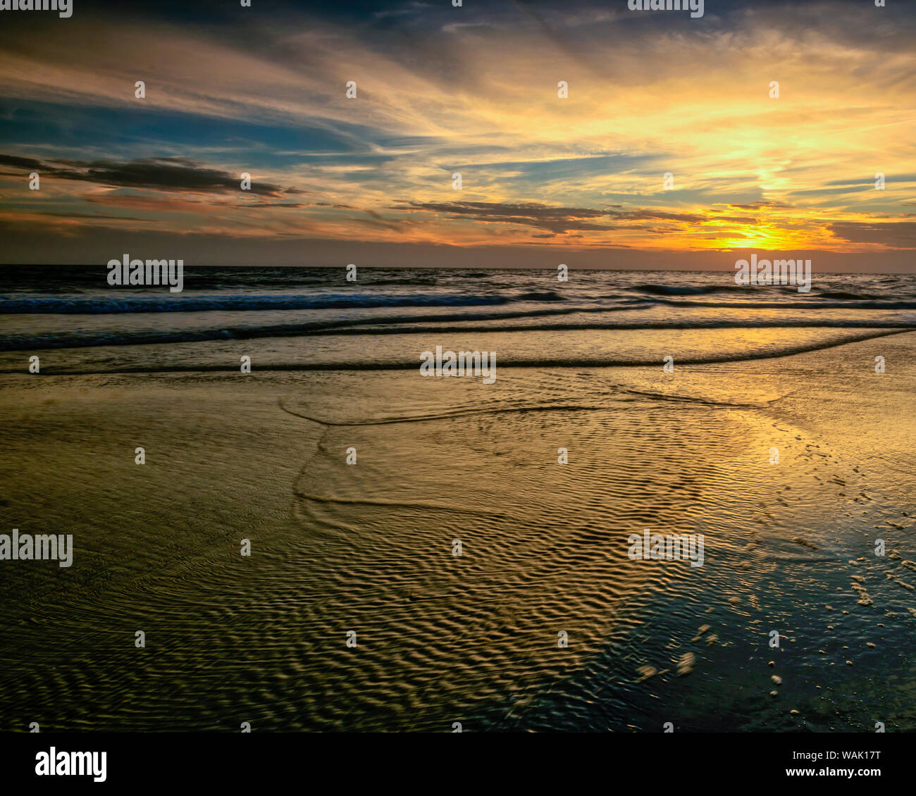 USA (New Jersey), Cape May National Seashore. Coucher du soleil sur la mer. En tant que crédit : Jay O'Brien / Jaynes Gallery / DanitaDelimont.com Banque D'Images