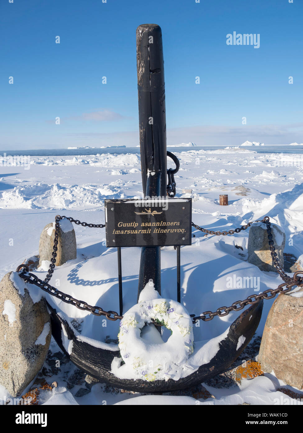 L'ancre comme un monument, près de l'église de Sion. Le Groenland. (Usage éditorial uniquement) Banque D'Images