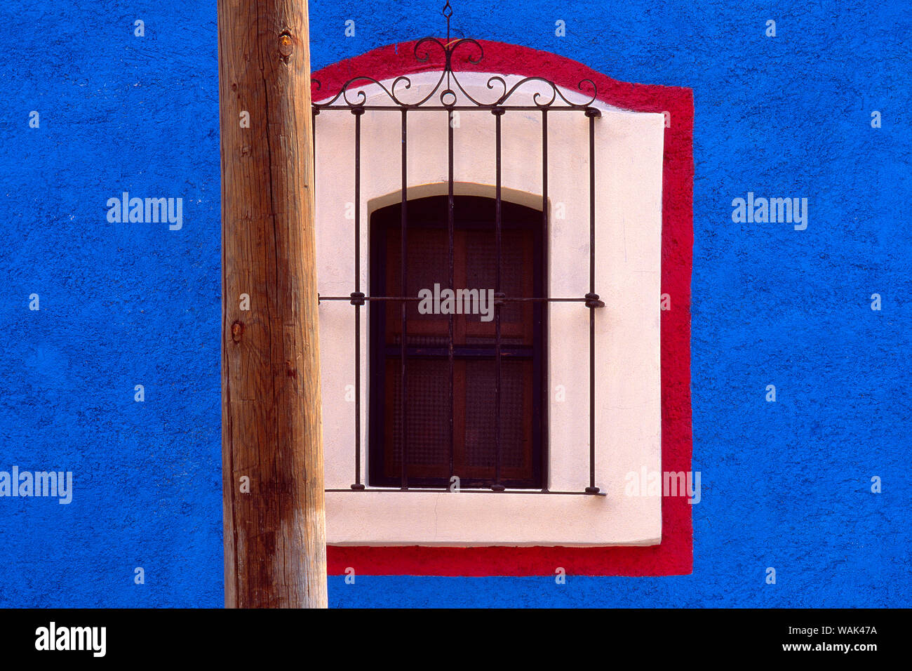 Mexique, Oaxaca. Pôle et fenêtre close-up. En tant que crédit : Jim Nilsen / Jaynes Gallery / DanitaDelimont.com Banque D'Images