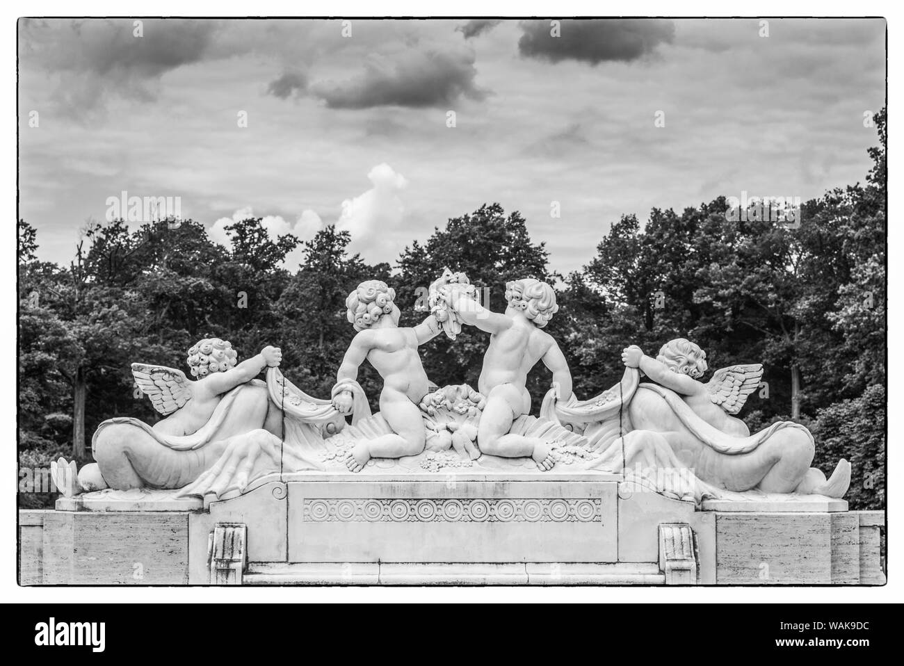 USA, Ohio, Wilmington. Nemours Estate, ancienne maison de l'industriel Alfred DuPont et de la famille. Jardins à la française, colonnade, sculpture Banque D'Images