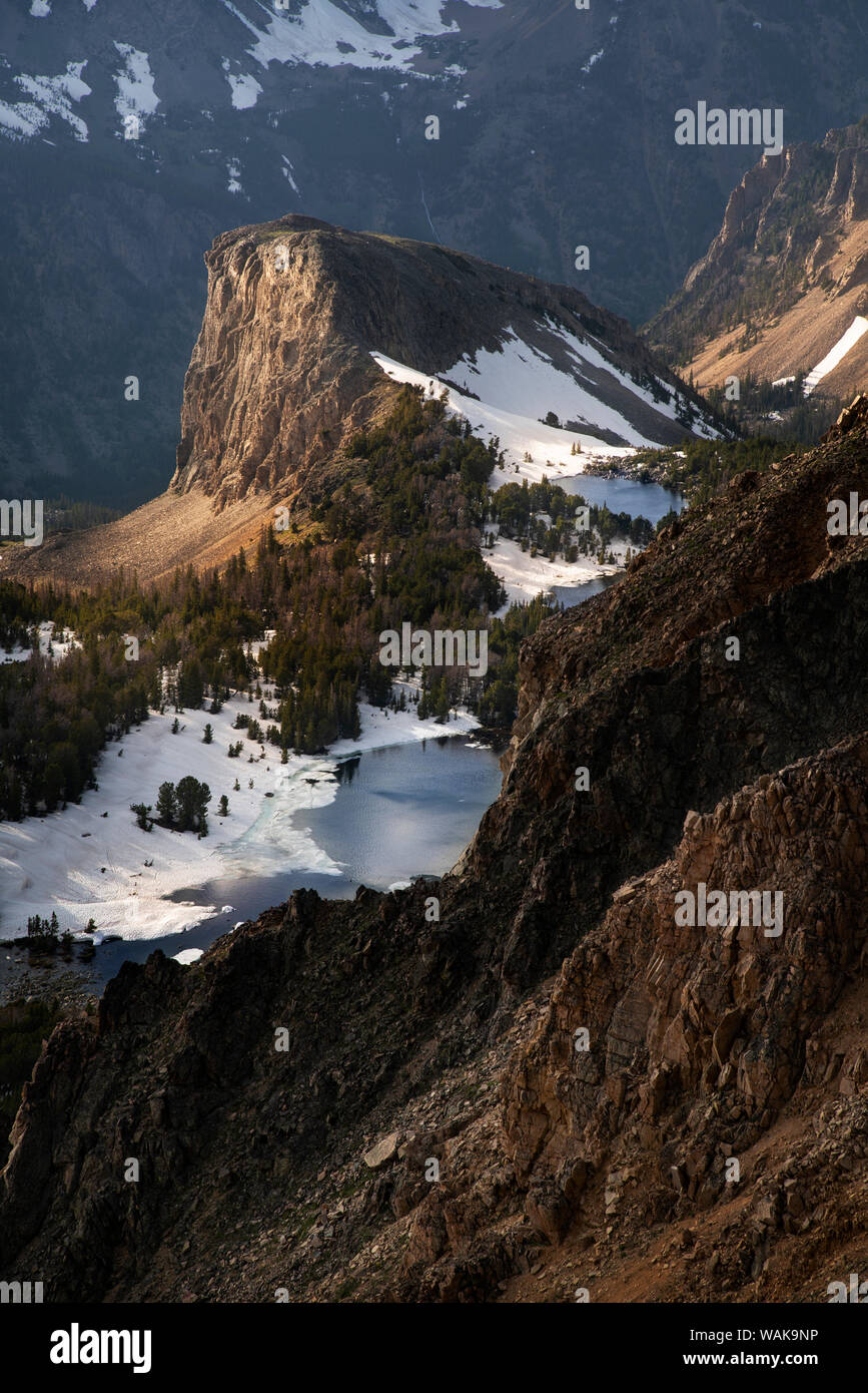 USA, Wyoming, forêt nationale de Shoshone. Twin Lakes dans Beartooth Mountains au printemps. En tant que crédit : Don Grall / Jaynes Gallery / DanitaDelimont.com Banque D'Images