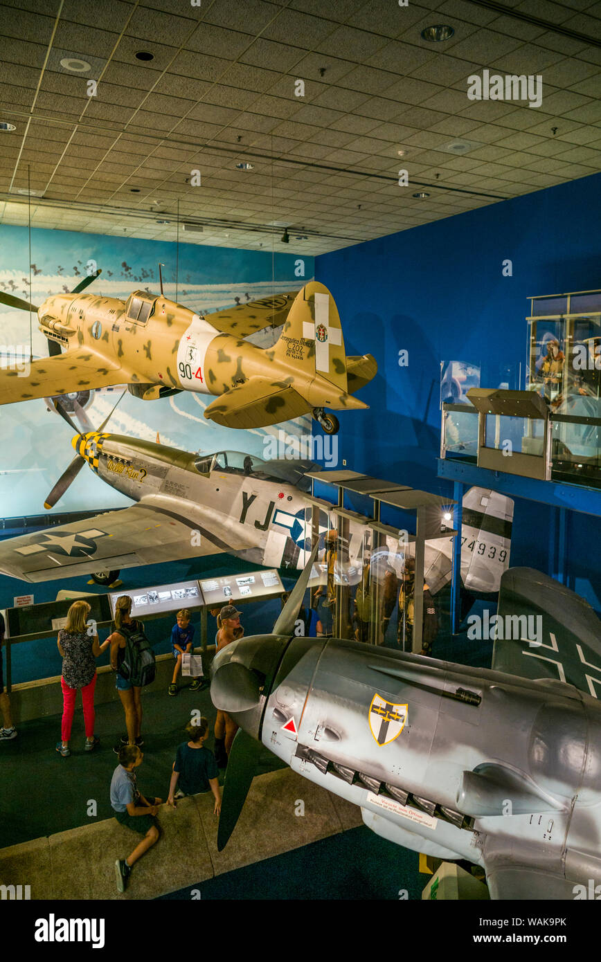 USA, Washington, D.C., National Air and Space Museum, WW2-Era Aviation, Italien Macchi C.202, US P-51D Mustang, et Allemand moi 109G Utilisation éditoriale d'avions de chasse (uniquement) Banque D'Images