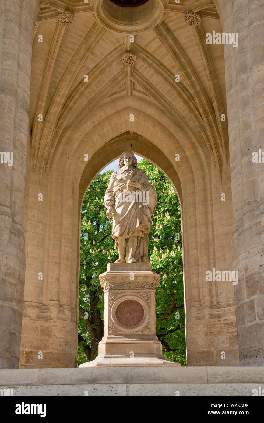 Statue de Blaise Pascal (pionnier de la pression atmosphérique) de recherche situé sous la Tour Saint-Jacques. Paris, France Banque D'Images