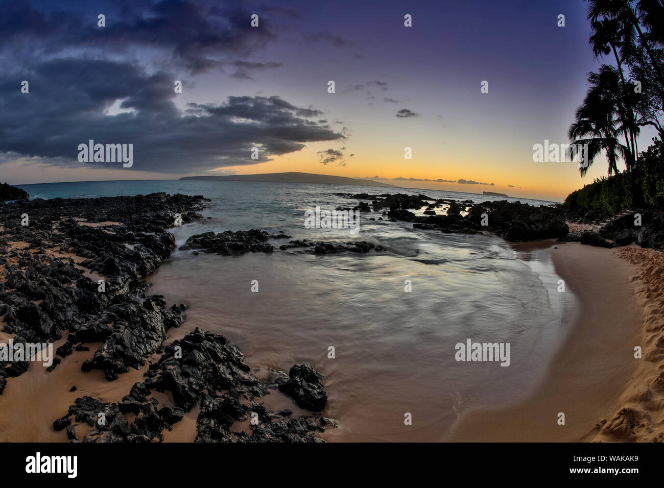 Lumière du soir dans la petite crique savoir secret Beach près de Makena, Maui, Hawaii Banque D'Images