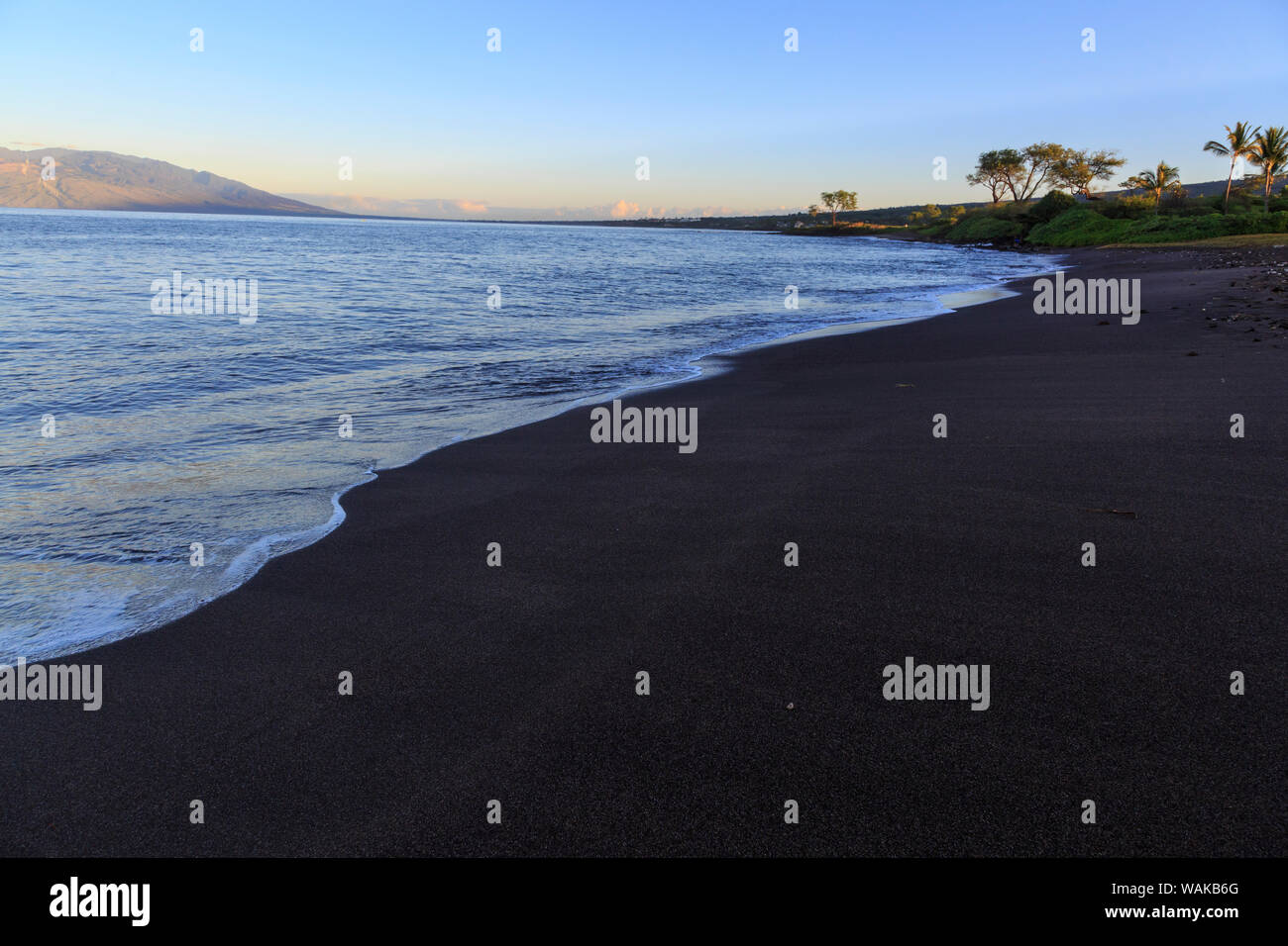 Plage de sable noir, Makena State Park, Maui, Hawaii, USA Banque D'Images