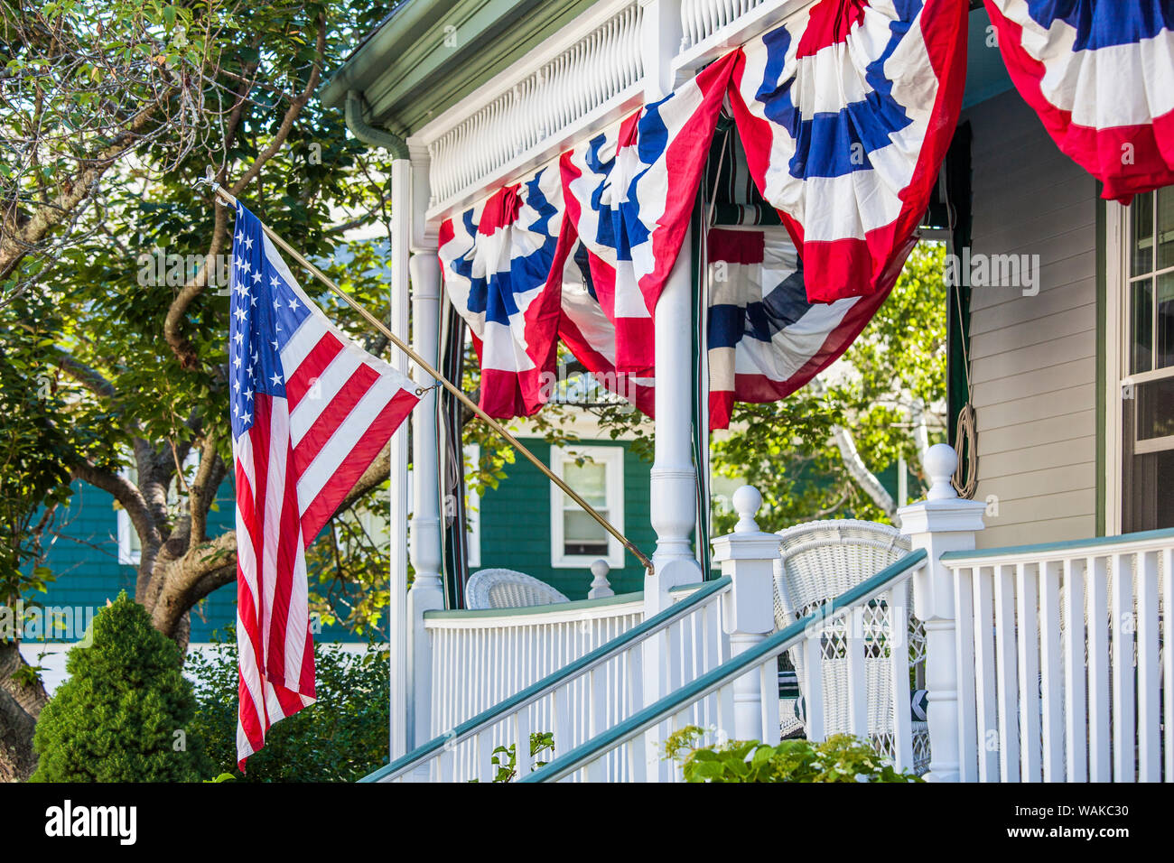 USA, Massachusetts, Cape Ann, Manchester par la mer. Quatrième de juillet, drapeaux américains Banque D'Images
