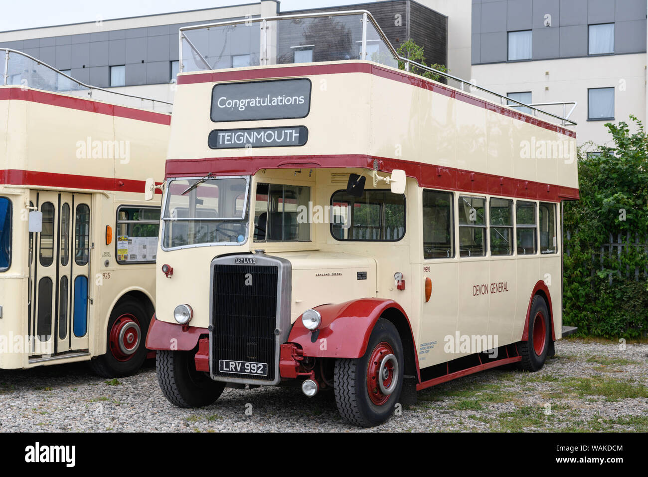 1956 La ville de Portsmouth au départ Transport exploités maintenant général Devon Leyland Titan PD2 Metro-Cammell body open top bus à deux étages. Banque D'Images