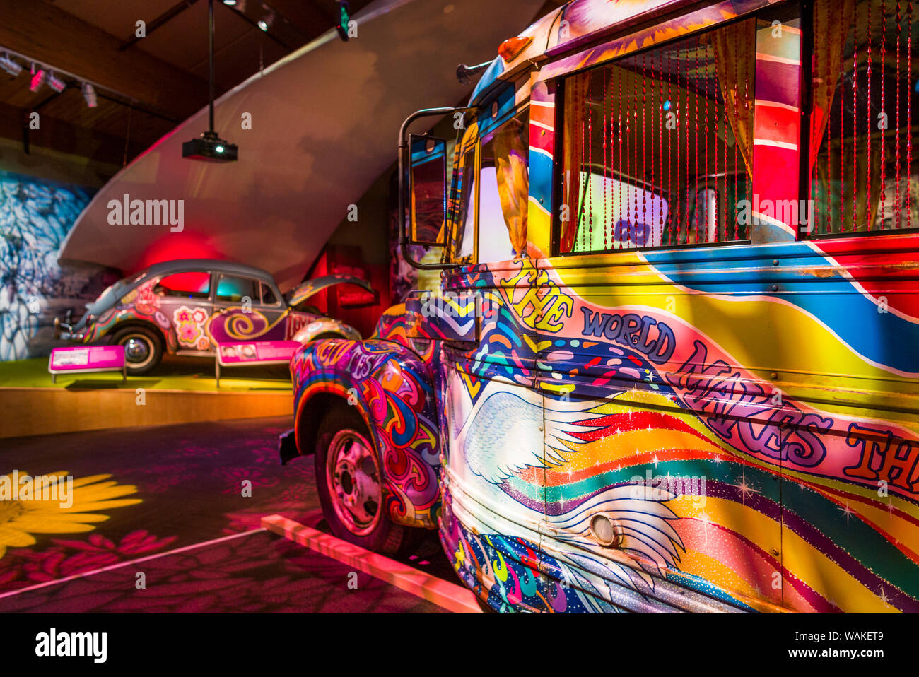 USA, New York, Bethel. Le musée au Bethel Woods, typique flower power bus hippie (usage éditorial uniquement) Banque D'Images