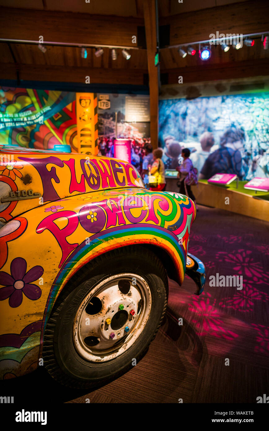 USA, New York, Bethel. Le musée au Bethel Woods, typique flower power bus hippie (usage éditorial uniquement) Banque D'Images