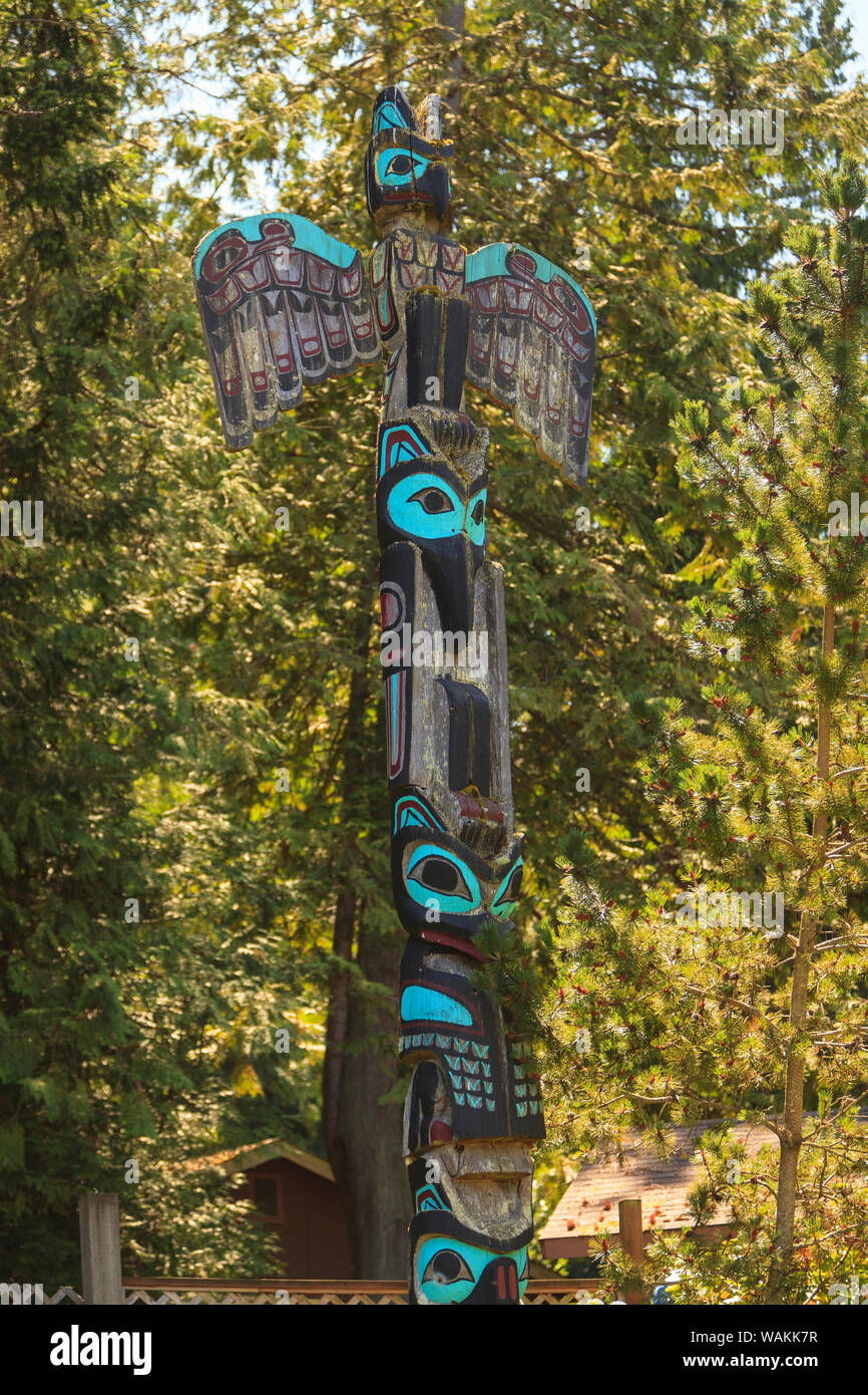 Totem en Tillicum Village sur Blake Island (lieu de naissance du chef Seattle), Seattle, Washington State, USA (usage éditorial uniquement) Banque D'Images