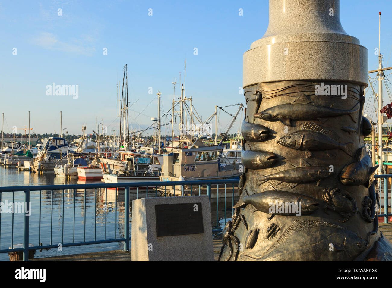 Monument aux pêcheurs, de Bronze et d'agrégat Monument, Fishermen's Terminal, Ballard, Seattle, Washington State, USA Banque D'Images