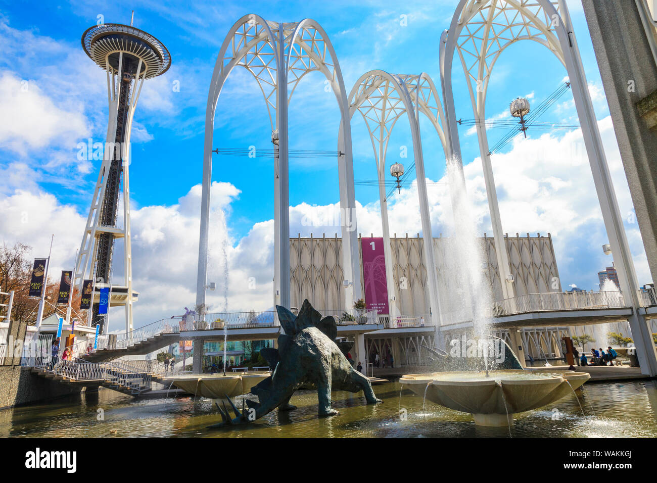 Fontaines et sculptures de dinosaures à la Pacific Science Center, Seattle Center, Washington State, USA Banque D'Images