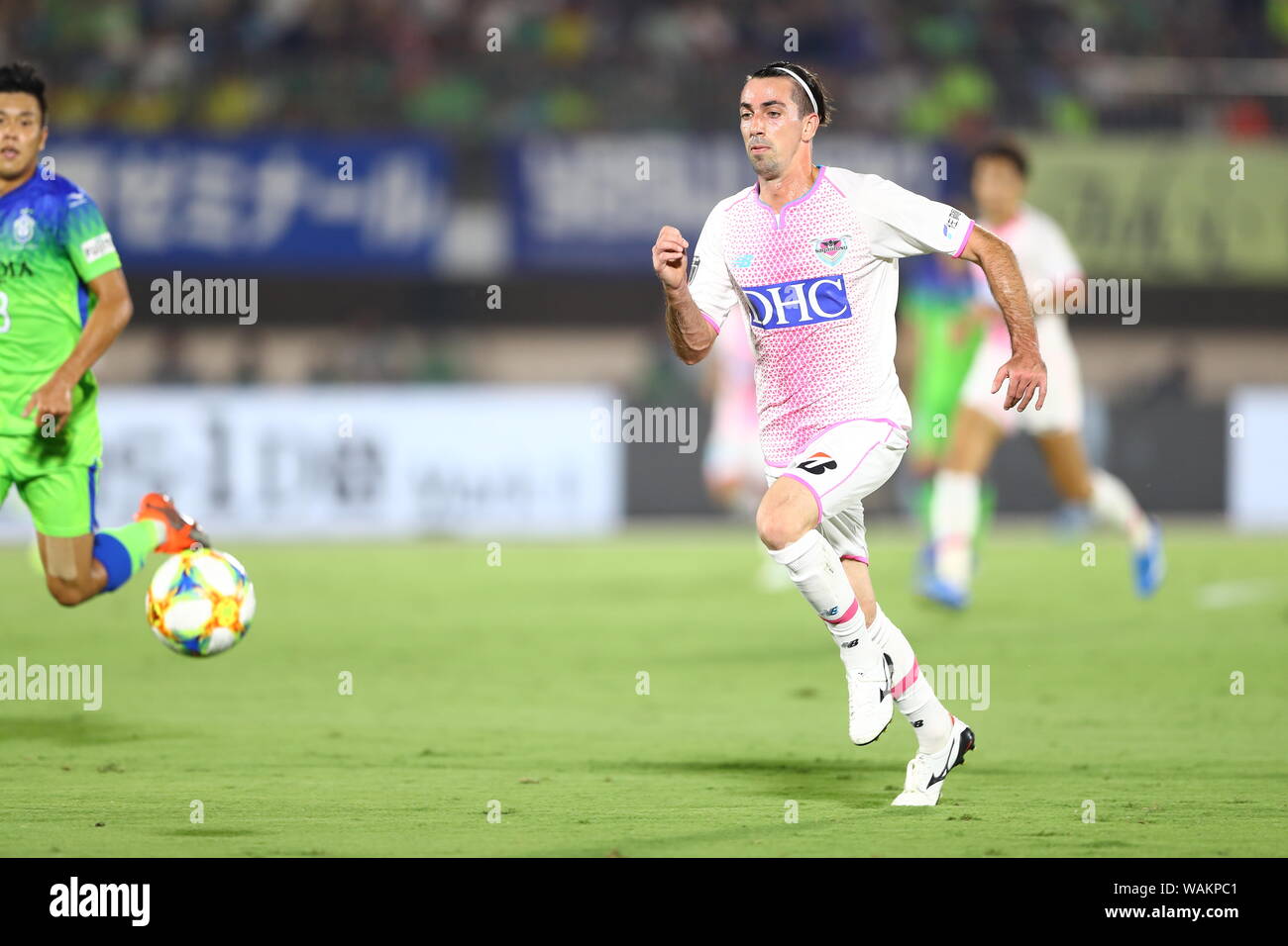 Sagan Tosu's Isaac Cuenca pendant le match de championnat J1 2019 entre Shonan Bellmare 2-3 Sagan Tosu à Shonan Hiratsuka Stade BMW à Kanagawa, Japon le 17 août 2019. Mm. Kenzaburo Crédit : Matsuoka/AFLO/Alamy Live News Banque D'Images